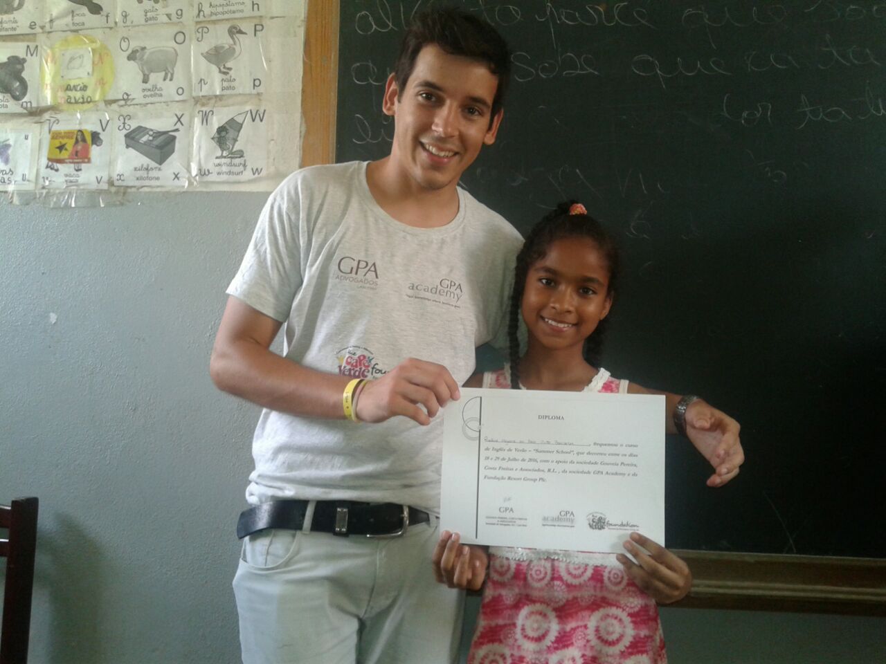  Victor Finizola and Riselene Barbosa, who is 11 years old and attended the courses of the basic level.